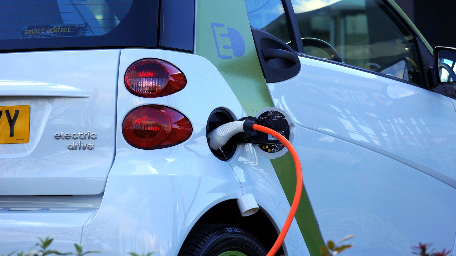 découvrez les meilleures options d'assurances pour véhicules électriques. protégez votre investissement avec des couvertures adaptées à vos besoins et profitez d'un service client dédié pour une tranquillité d'esprit sur la route.