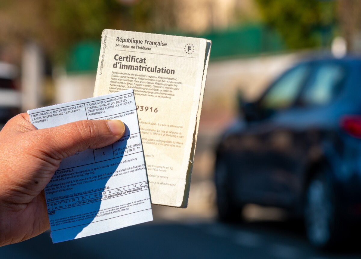 obtenez votre carte grise directement depuis votre smartphone ! simplifiez vos démarches administratives grâce à notre service en ligne rapide et sécurisé. suivez nos étapes faciles pour immatriculer votre véhicule en toute sérénité.
