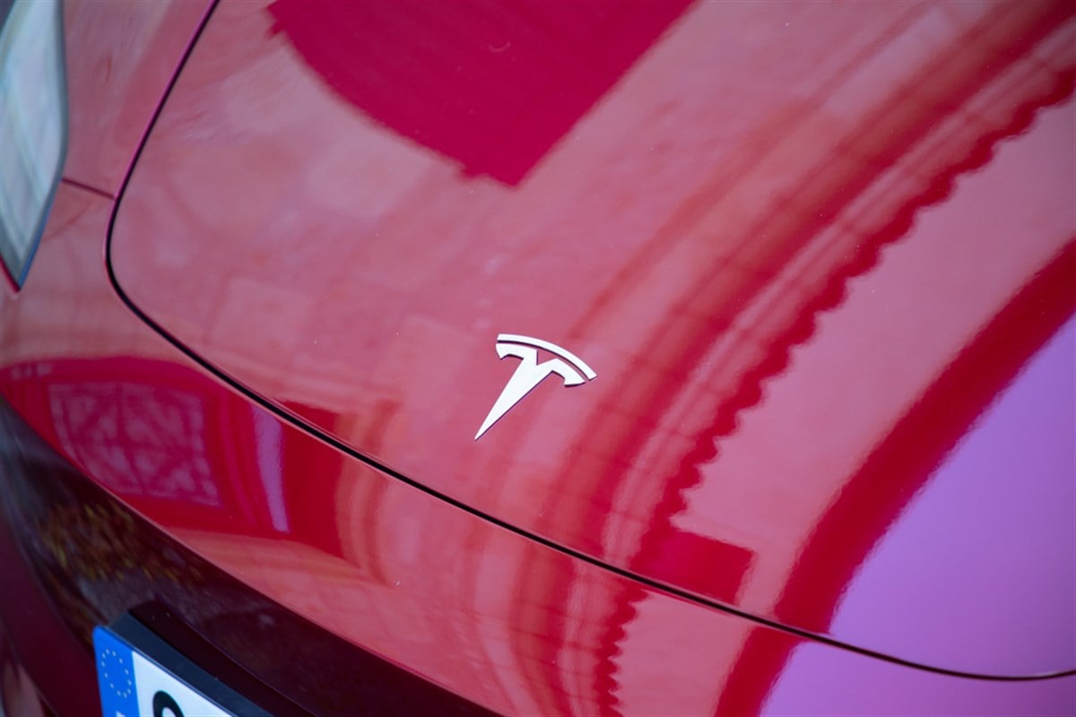 découvrez les défis auxquels tesla est confronté dans le secteur automobile, de l'innovation technologique à la concurrence croissante. explorez les enjeux de production, d'approvisionnement en matières premières et d'expansion mondiale de cette marque emblématique.