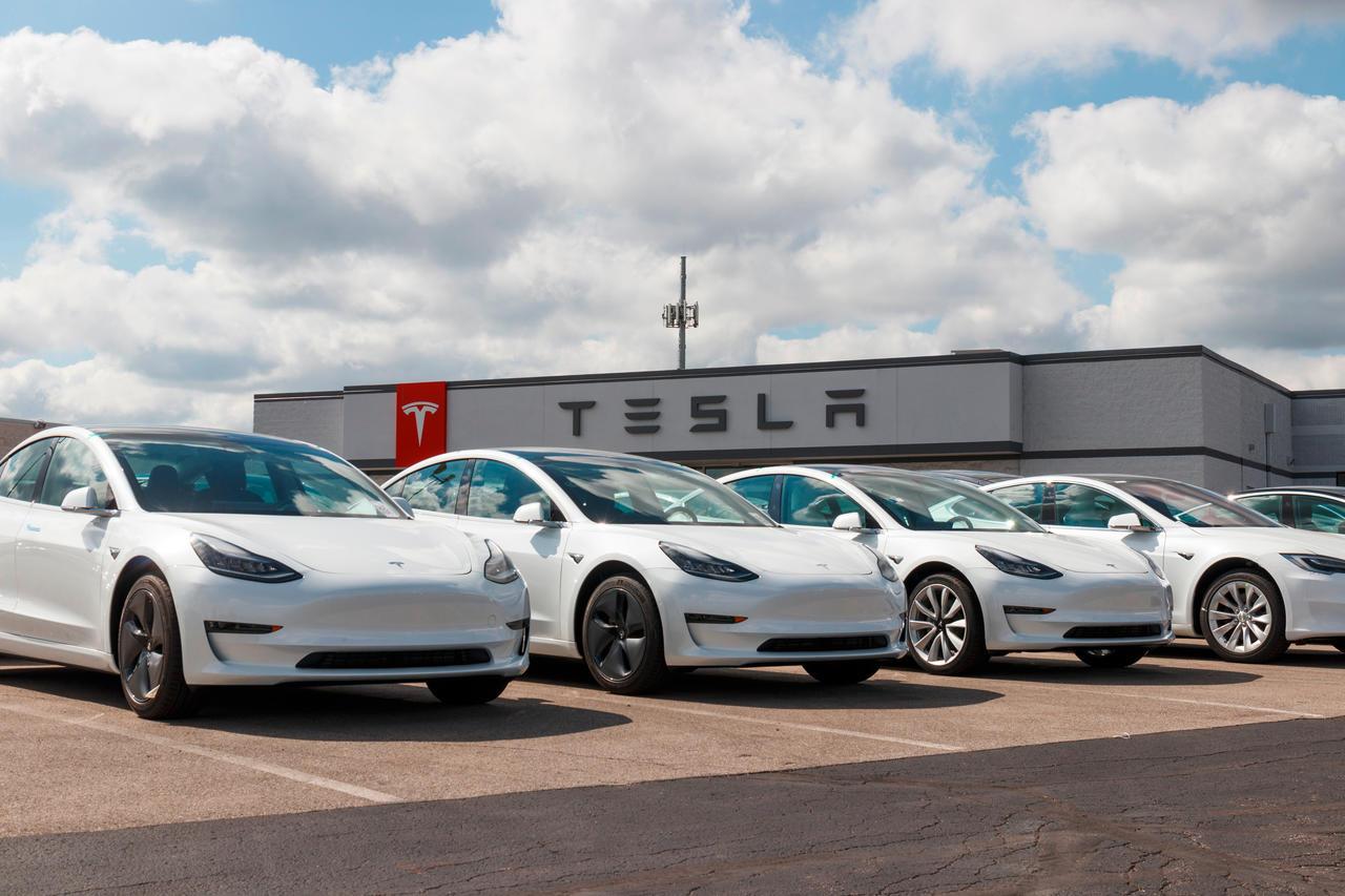 découvrez les défis auxquels tesla est confronté dans l'industrie automobile. de l'innovation technologique aux enjeux de production, plongez dans l'univers dynamique de cette entreprise pionnière en matière de véhicules électriques.