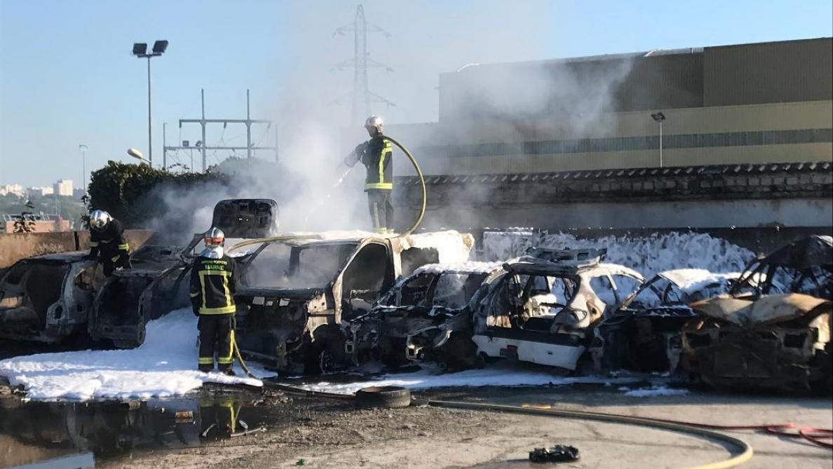 découvrez les détails de l'incendie survenu à reims impliquant un véhicule tesla. informez-vous sur les circonstances, les dégâts et les réactions liées à cet incident marquant. restez à jour sur les informations essentielles concernant la sécurité des voitures électriques.