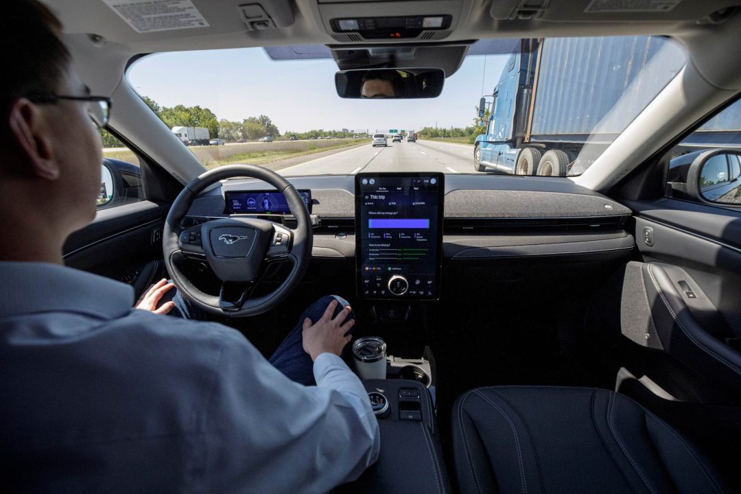 découvrez les limites de la conduite autonome tesla : analyse des technologies, des défis réglementaires et des questions de sécurité. informez-vous sur les capacités et les restrictions du système de pilotage automatique pour un aperçu complet de l'innovation dans le domaine automobile.