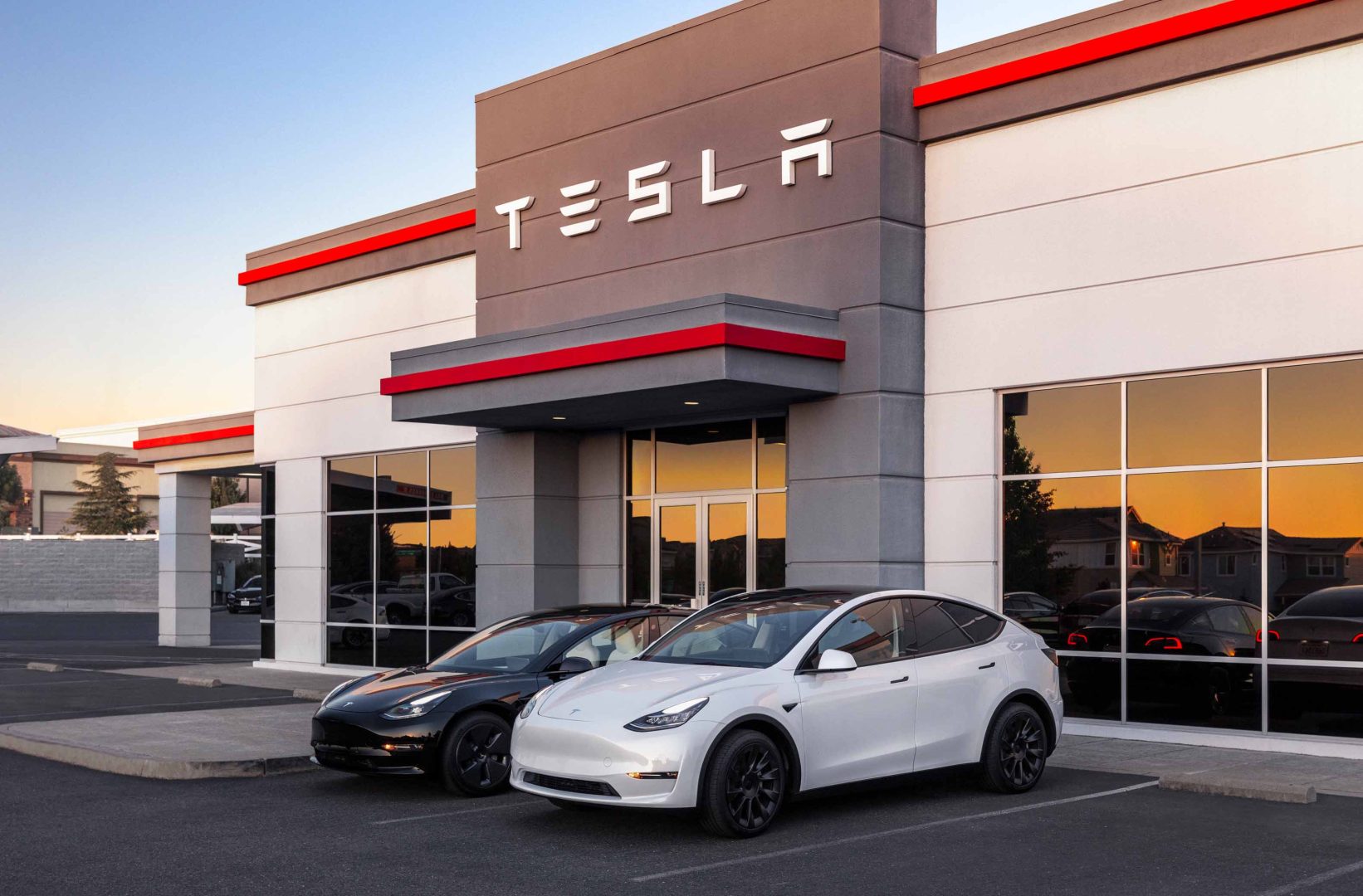 découvrez comment tesla fait face à la crise des parkings et les solutions innovantes proposées pour optimiser l'espace urbain et faciliter le stationnement des véhicules électriques.