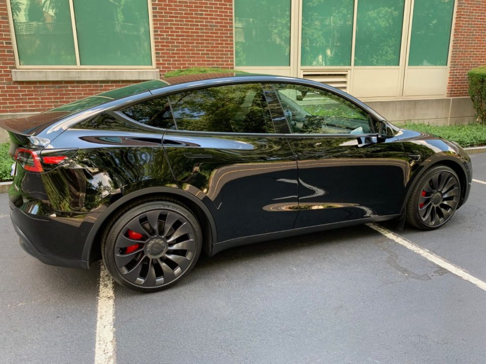 découvrez la tesla model y performance dévoilée, une révolution dans le monde des suv électriques alliant puissance, autonomie et technologie avancée. explorez ses caractéristiques exceptionnelles et ses performances impressionnantes qui redéfinissent la conduite électrique.