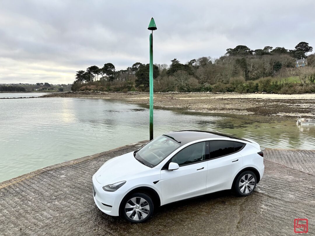 découvrez le tesla model y, le suv électrique révolutionnaire qui offre des fonctionnalités de conduite autonome avancées. idéal pour des trajets confortables et sécurisés, explorez comment cette technologie transforme vos déplacements au quotidien.