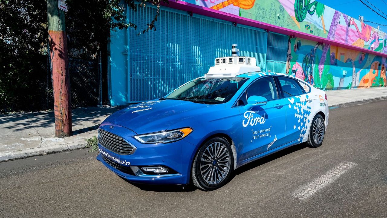 découvrez les défis associés aux taxis autonomes de tesla, qui incluent des questions de réglementation, de sécurité, et d'acceptation par le public. plongez dans les enjeux technologiques et éthiques qui entourent cette innovation révolutionnaire dans le secteur des transports.