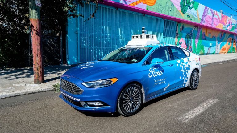découvrez les défis associés aux taxis autonomes de tesla, qui incluent des questions de réglementation, de sécurité, et d'acceptation par le public. plongez dans les enjeux technologiques et éthiques qui entourent cette innovation révolutionnaire dans le secteur des transports.