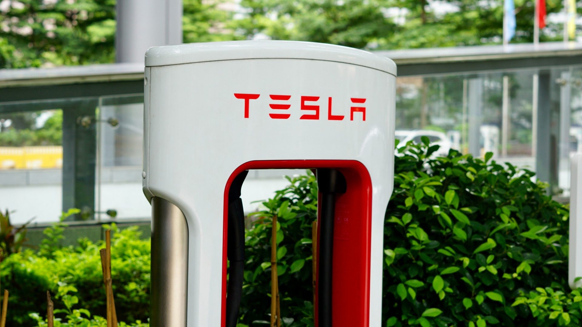 découvrez les nouveaux superchargeurs tesla, conçus pour offrir une recharge rapide et efficace. profitez d'une expérience de conduite électrique sans interruption avec une infrastructure de recharge améliorée, permettant de parcourir de plus longues distances en toute sérénité.