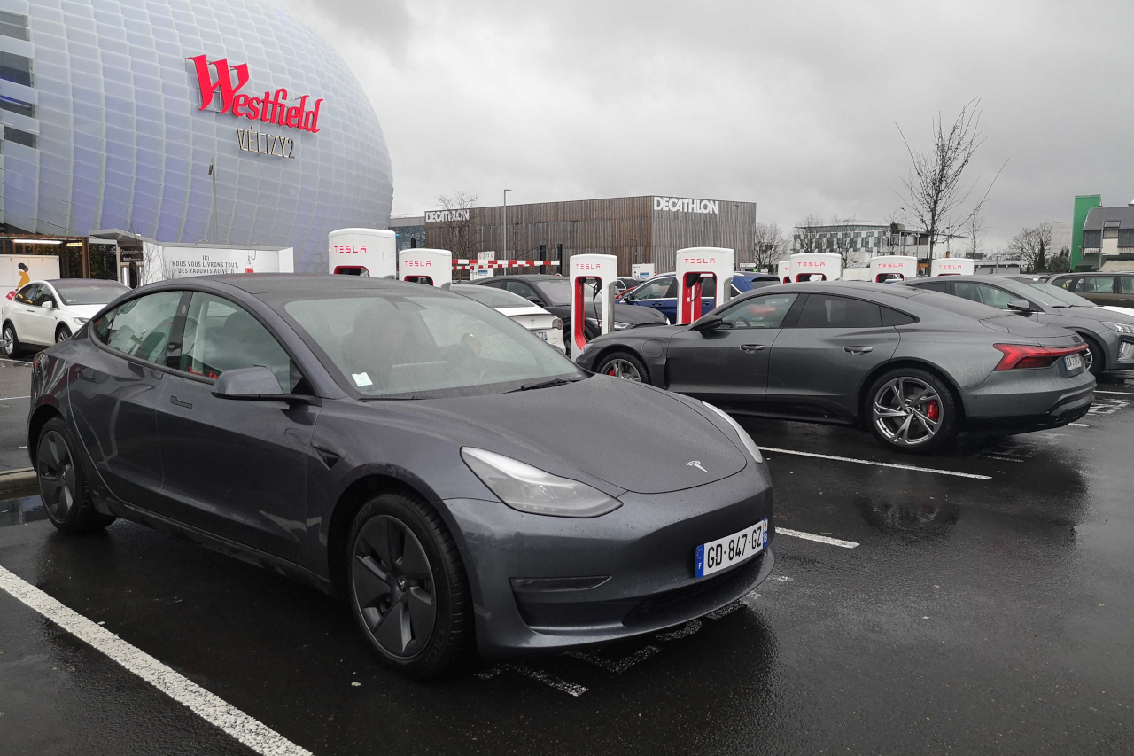découvrez les nouveaux superchargeurs tesla : une révolution dans la recharge électrique offrant rapidité, efficacité et accessibilité. explorez comment ces stations de recharge améliorent l'expérience des conducteurs de véhicules électriques et contribuent à un avenir plus durable.