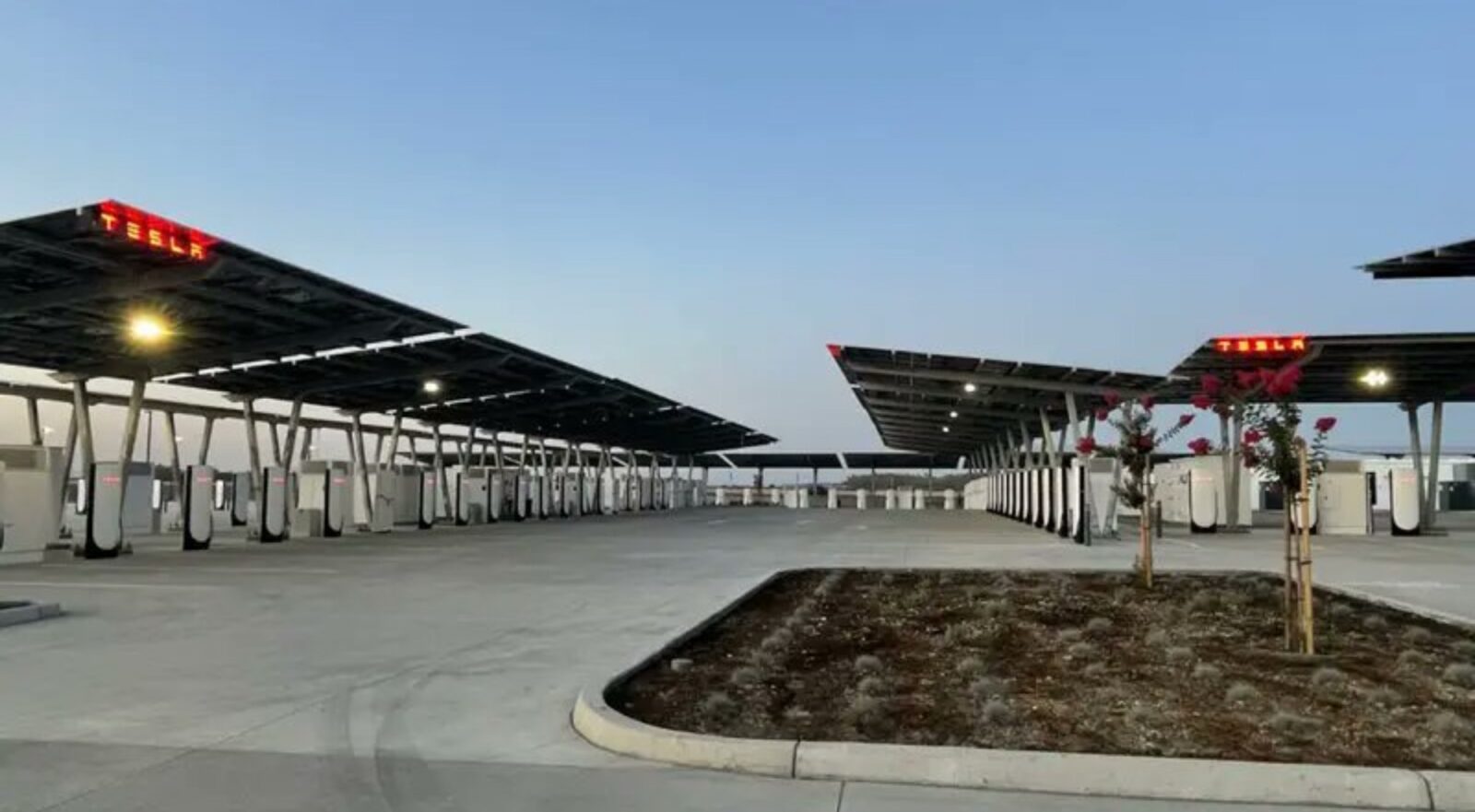 découvrez tesla oasis, l'expérience ultime pour les passionnés de véhicules électriques. plongez dans un monde d'innovation, de durabilité et de performances exceptionnelles. explorez nos modèles tesla, profitez de notre service client inégalé et rejoignez la révolution de la mobilité verte.