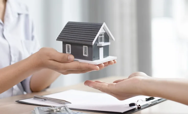 découvrez les raisons de la hausse des tarifs d'assurance habitation en 2026 et comment protéger votre logement tout en maîtrisant votre budget.