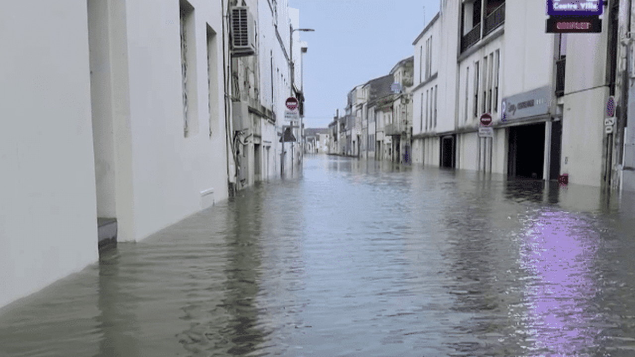 découvrez les solutions d'assurance habitation à saintes face aux risques d'inondations, aux résiliations fréquentes et à la hausse des cotisations pour protéger efficacement votre logement.